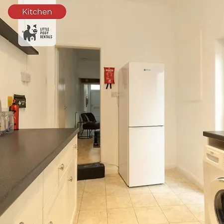 2 Bedroom Apartment By Littlepiggyrentals Short Lets & Serviced Accommodation Leicester With Wi-Fi, Free Parking & Outdoor Area Room photo