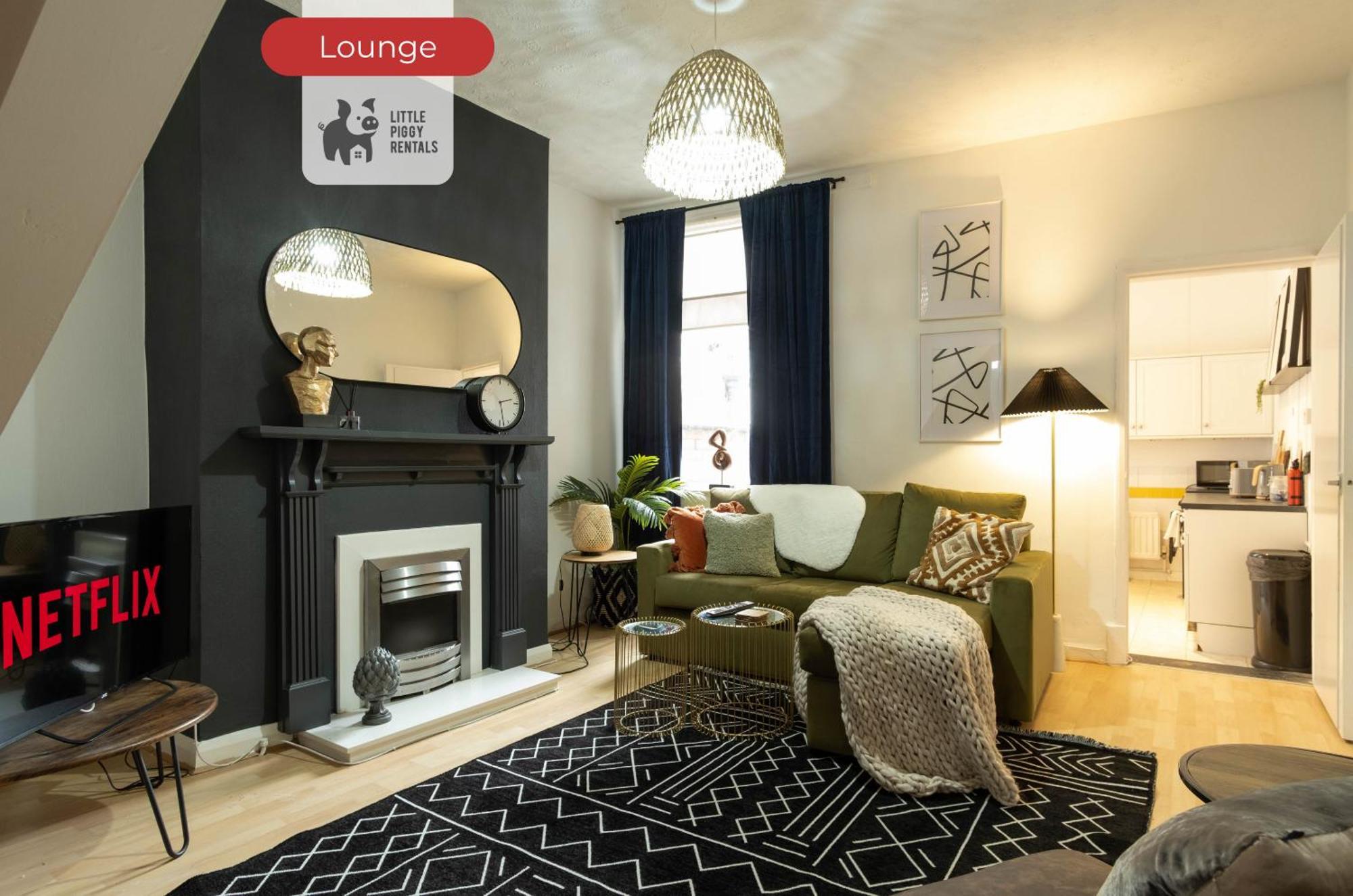 2 Bedroom By Littlepiggyrentals Short Lets & Serviced With Wi-fi, Free Parking & Outdoor Area Appartement *